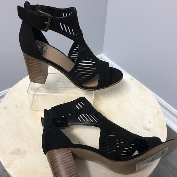 Brand New Size 6 Fergalicious Heels - Picture 2 of 5